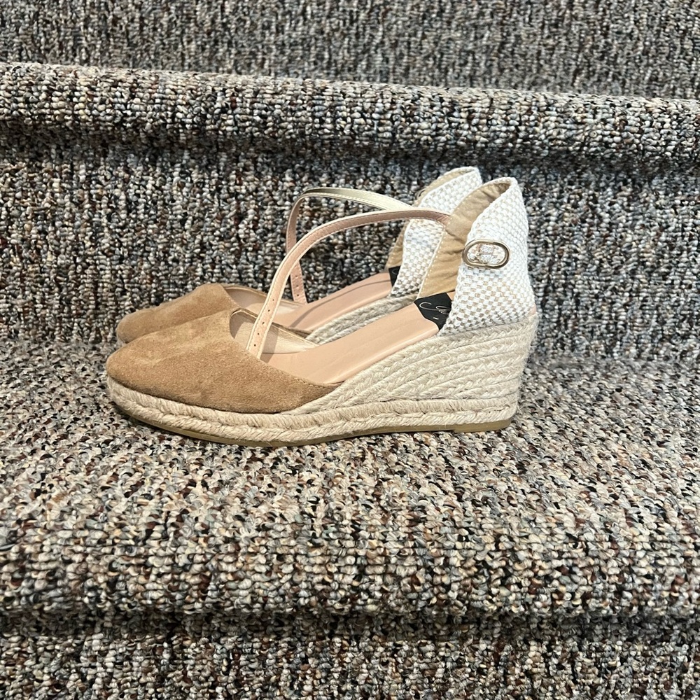 Tan Wedges size 7.5